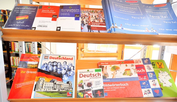 Lehrbücher, Übungshefte und Bildlexika können in der Stadtbücherei Tegernsee kostenlos ausgeliehen werden. 