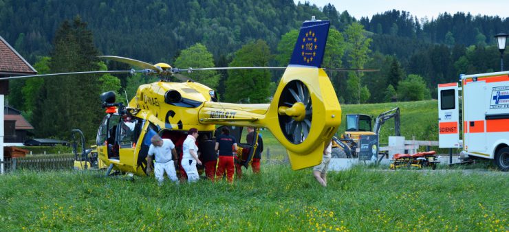 ADAC-Rettungseinsatz in Abwinkl: Frau stürzt mit Fahrrad und wird nach Murnau geliefert