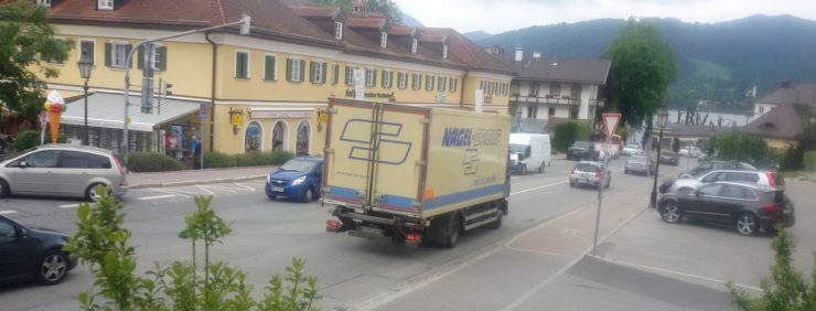 Auch in Tegernsee wird der Verkehr immer dichtet - vor allem der LKW-Verkehr soll nun geprüft werden 