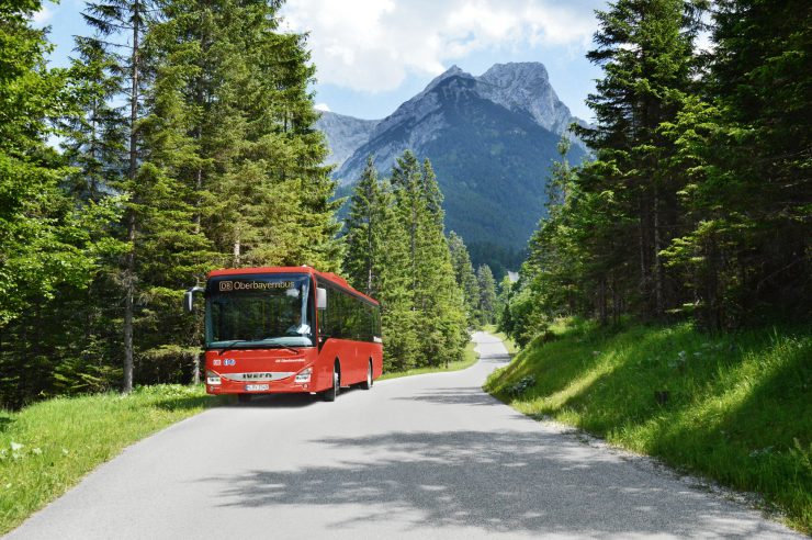 Bus der RVO auf dem Weg in die Berge