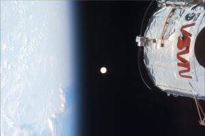 mond moon nasa hubble space telescope