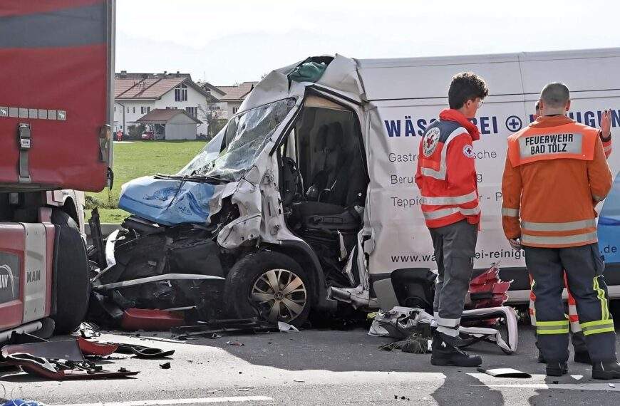 Bad Tölz Verhängnisvolle Fahrt: Krankentransporter löst Massenkollision aus